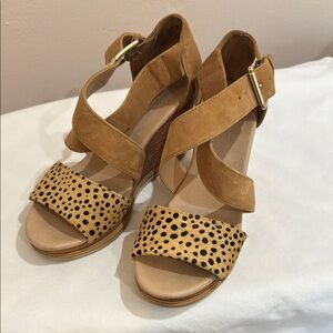 Dr. Scholl's Tan and Brown Wedge Sandals